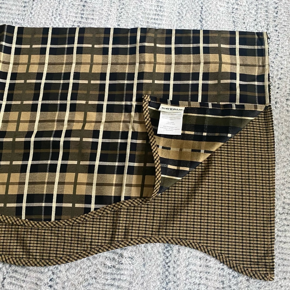 Waverly Fairfield Valance in Black and Gold  Plaid - Picture 4 of 8